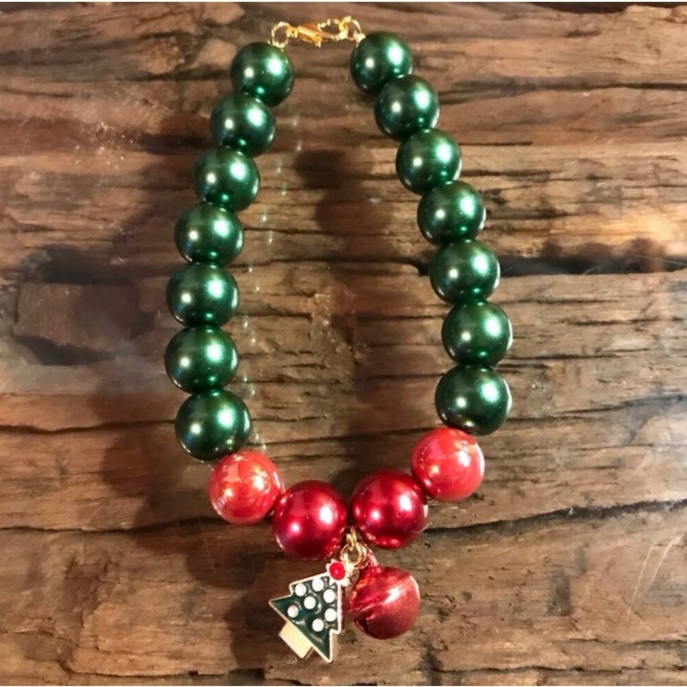 Holiday Charm Green and Red Beaded Bracelet